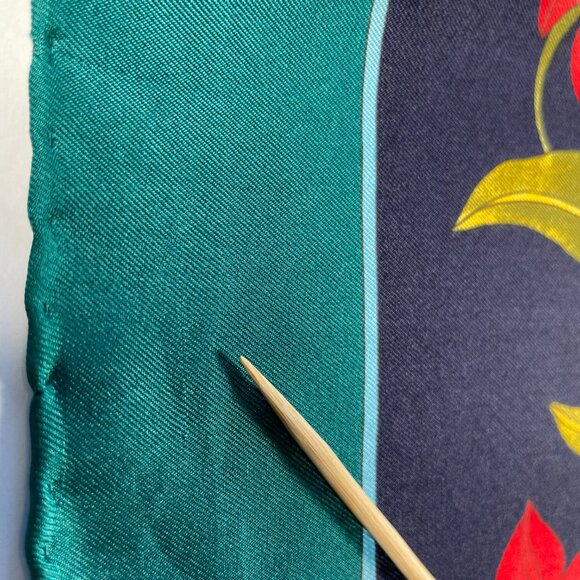 Gucci Vintage Silk Scarf 34” Floral Butterfly Baroque Green Multicolor - Picture 9 of 12